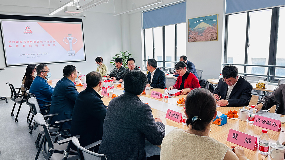 新(xin)春送暖·鼓勁啓程(cheng) | 上海市(shi)闵行區(qu)副區(qu)長(zhang)可(kě)曉林一(yi)行走(zou)訪慰問飒智智能(néng)(圖6)