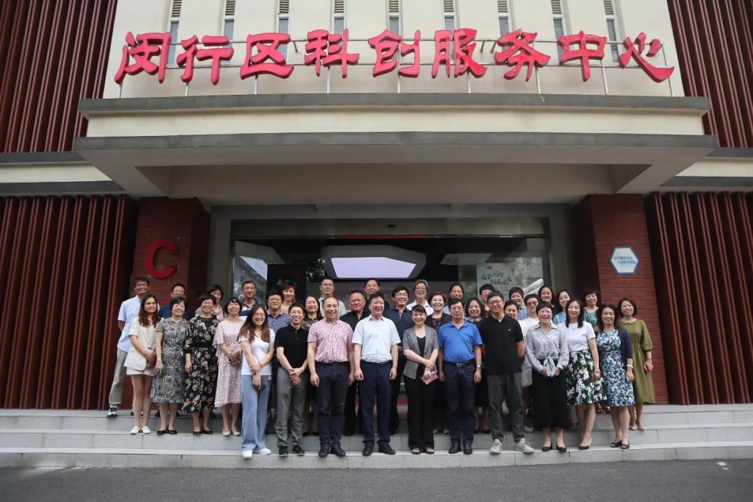 走(zou)近智能(néng)教育 感受科(ke)技(ji)魅力(li)(圖1)