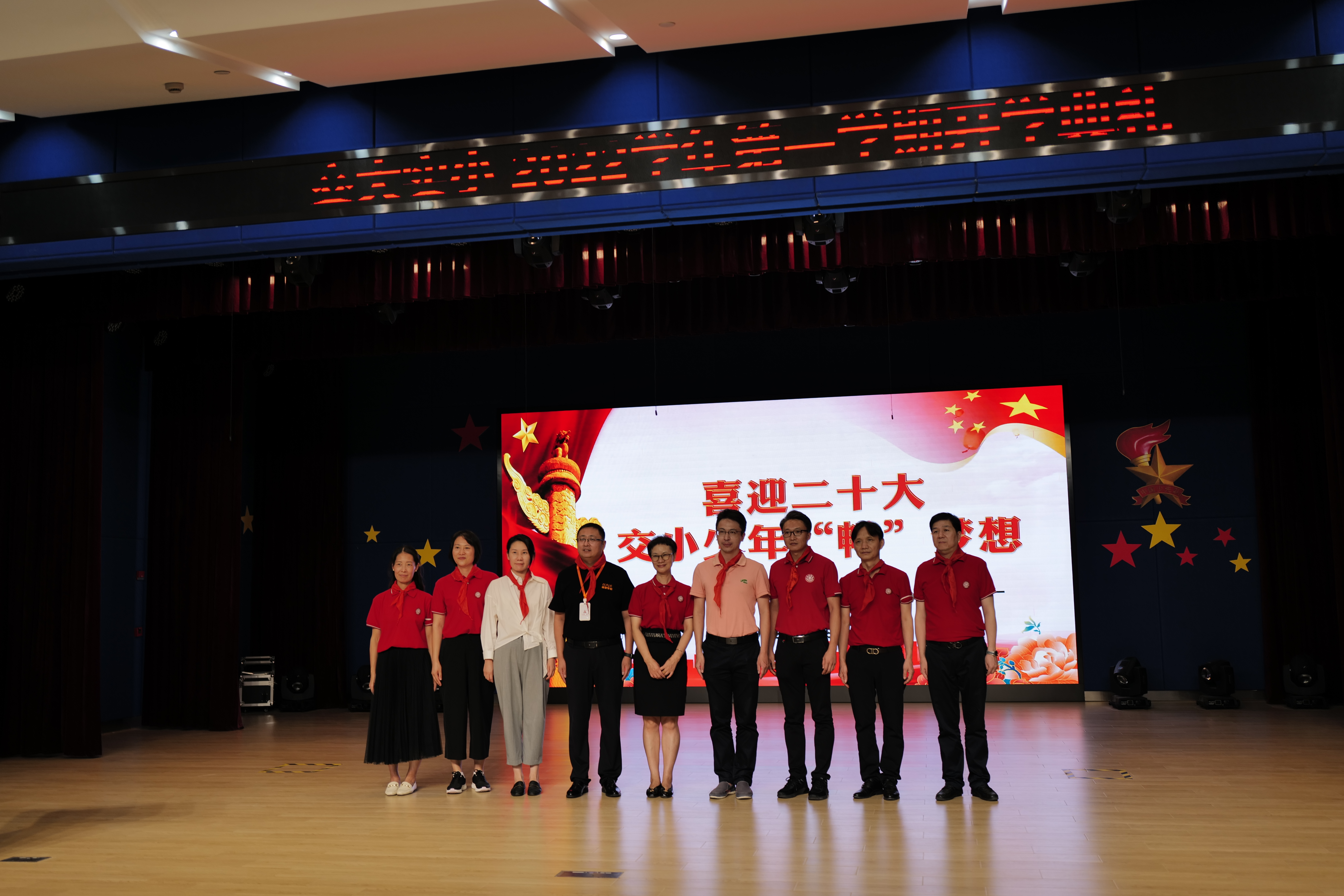 開學(xué)有(you)“新(xin)禮”，飒智智能(néng)消殺機(jī)器(qi)人(ren)智慧護航新(xin)學(xué)期(圖1)
