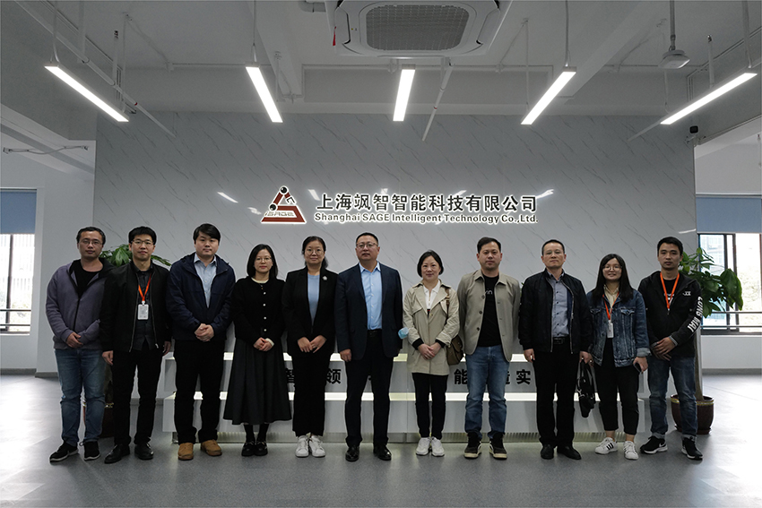 創領(ling)未來·推動(dòng)康複輔具(ju)産(chan)業(ye)高(gao)質(zhi)量髮(fa)展(zhan)；共育人(ren)才(cai)·賦能(néng)人(ren)工(gong)智能(néng)行業(ye)産(chan)學(xué)研教(圖4)