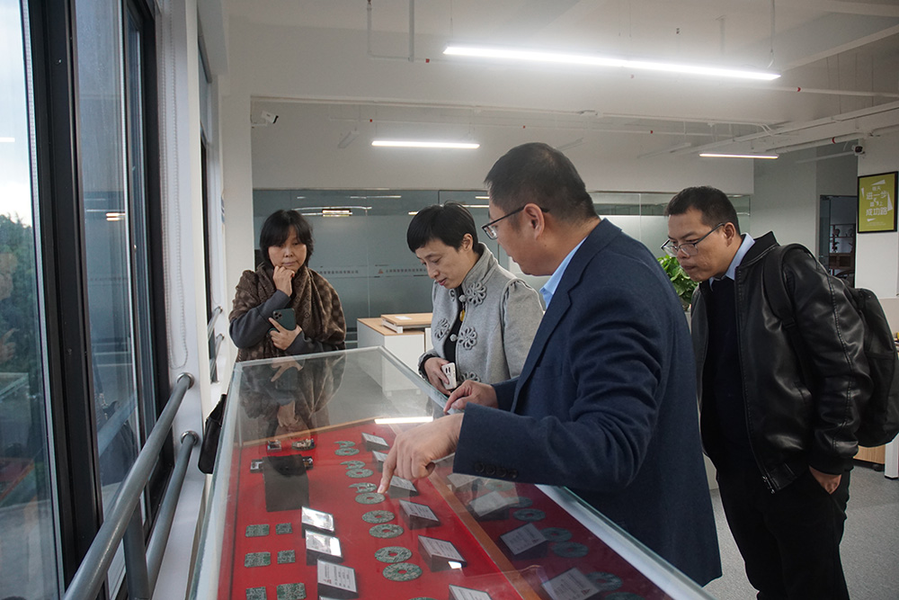 飒智資(zi)訊 | 上海市(shi)闵行區(qu)工(gong)商(shang)聯(lian)、青促會一(yi)行莅臨飒智走(zou)訪調研(圖6)