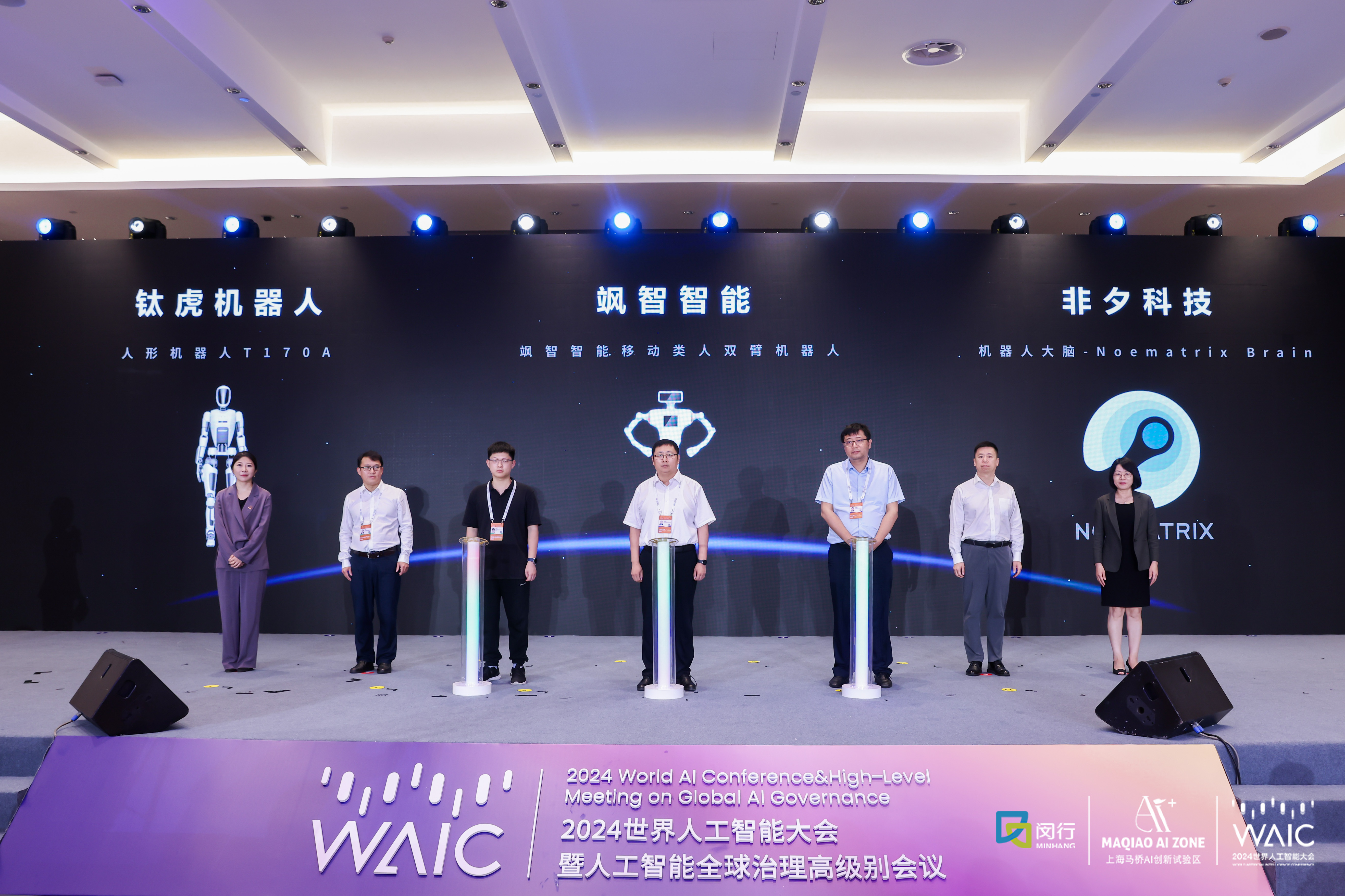WAIC2024丨飒智智能(néng)現(xian)場(chang)首髮(fa)智能(néng)移動(dòng)類人(ren)雙臂機(jī)器(qi)人(ren)“白猱”(圖1)