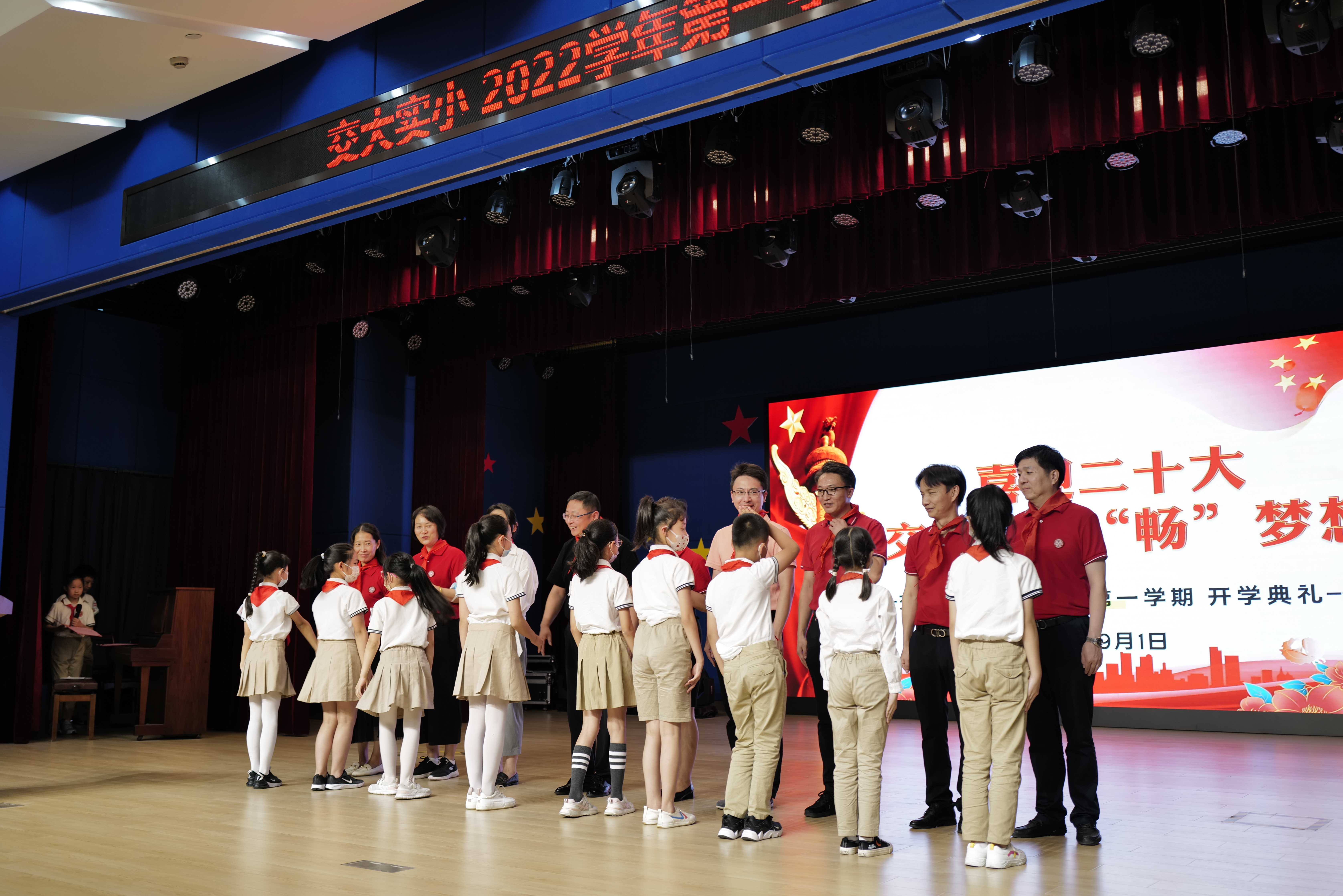 開學(xué)有(you)“新(xin)禮”，飒智智能(néng)消殺機(jī)器(qi)人(ren)智慧護航新(xin)學(xué)期(圖4)