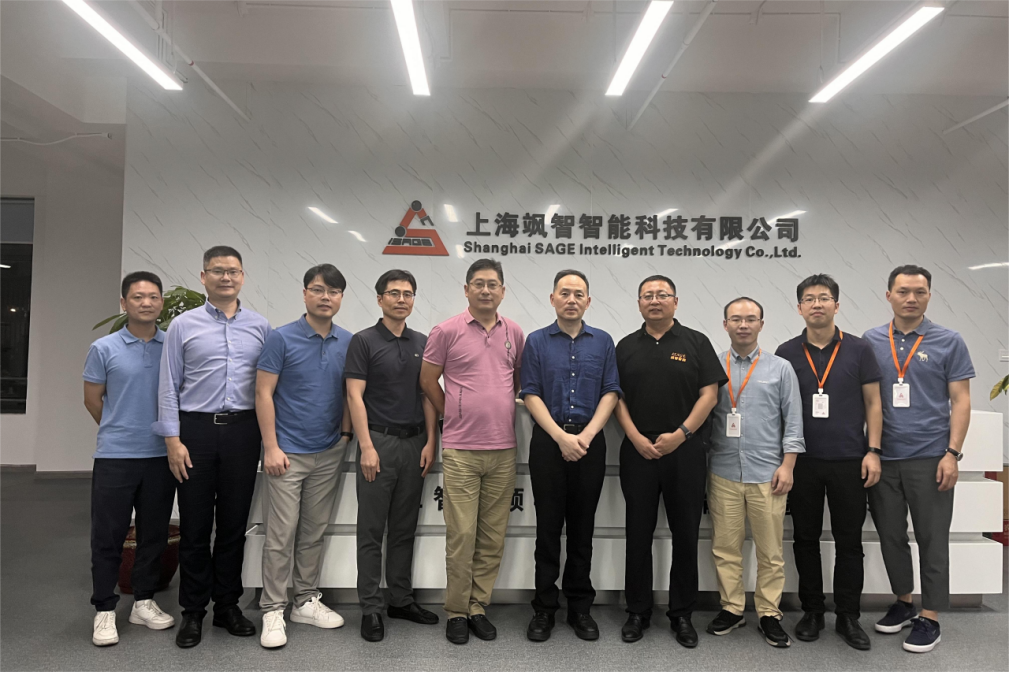 上海機(jī)器(qi)人(ren)産(chan)業(ye)技(ji)術(shù)研究院董事長(zhang)鄭軍奇一(yi)行莅臨飒智參觀指導(dao)(圖1)