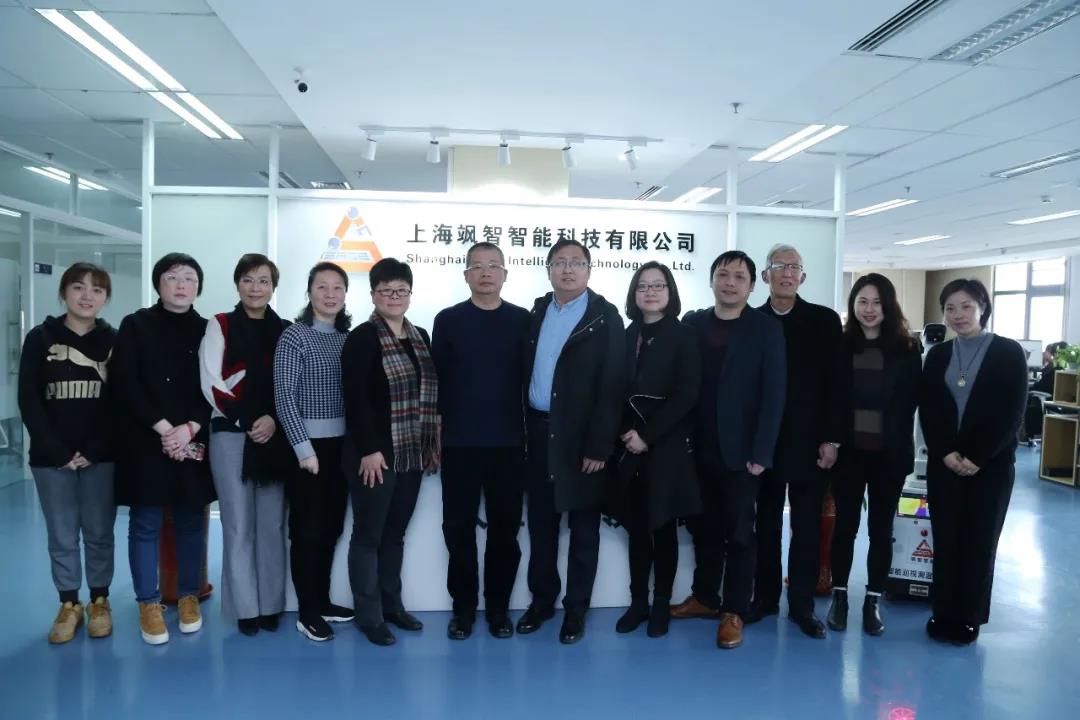 市(shi)教委(wei)學(xué)生(sheng)事務(wu)中(zhong)心、成(cheng)才(cai)與就業(ye)編輯部(bu)、上海市(shi)創業(ye)基金會（EFG）、覺群文(wén)教基金會領(ling)導(dao)莅臨飒智指導(dao)(圖1)